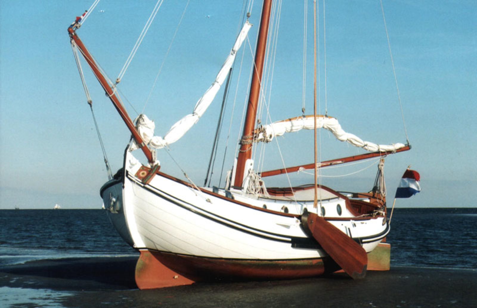 1473-2040076898.00_Traditionelles Segelschiff mieten